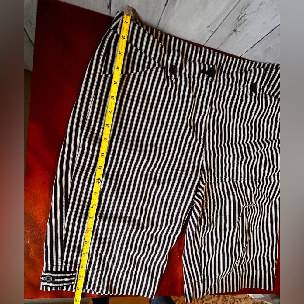 JONES NEW YORK SPORT | Bermuda Shorts B&W Stripes - Picture 3 of 7